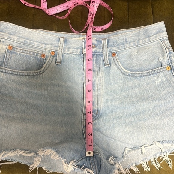 Madewell Relaxed Denim Shorts in Rosemount Wash: Destroyed Hem Edition size 27 - Picture 4 of 8